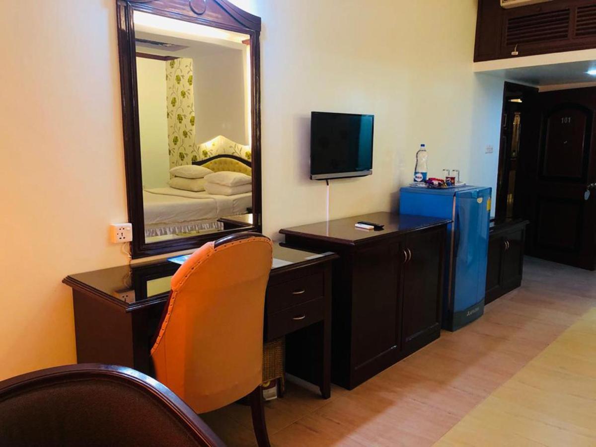 Grand Park Hotel Чіттаґонґ Екстер'єр фото